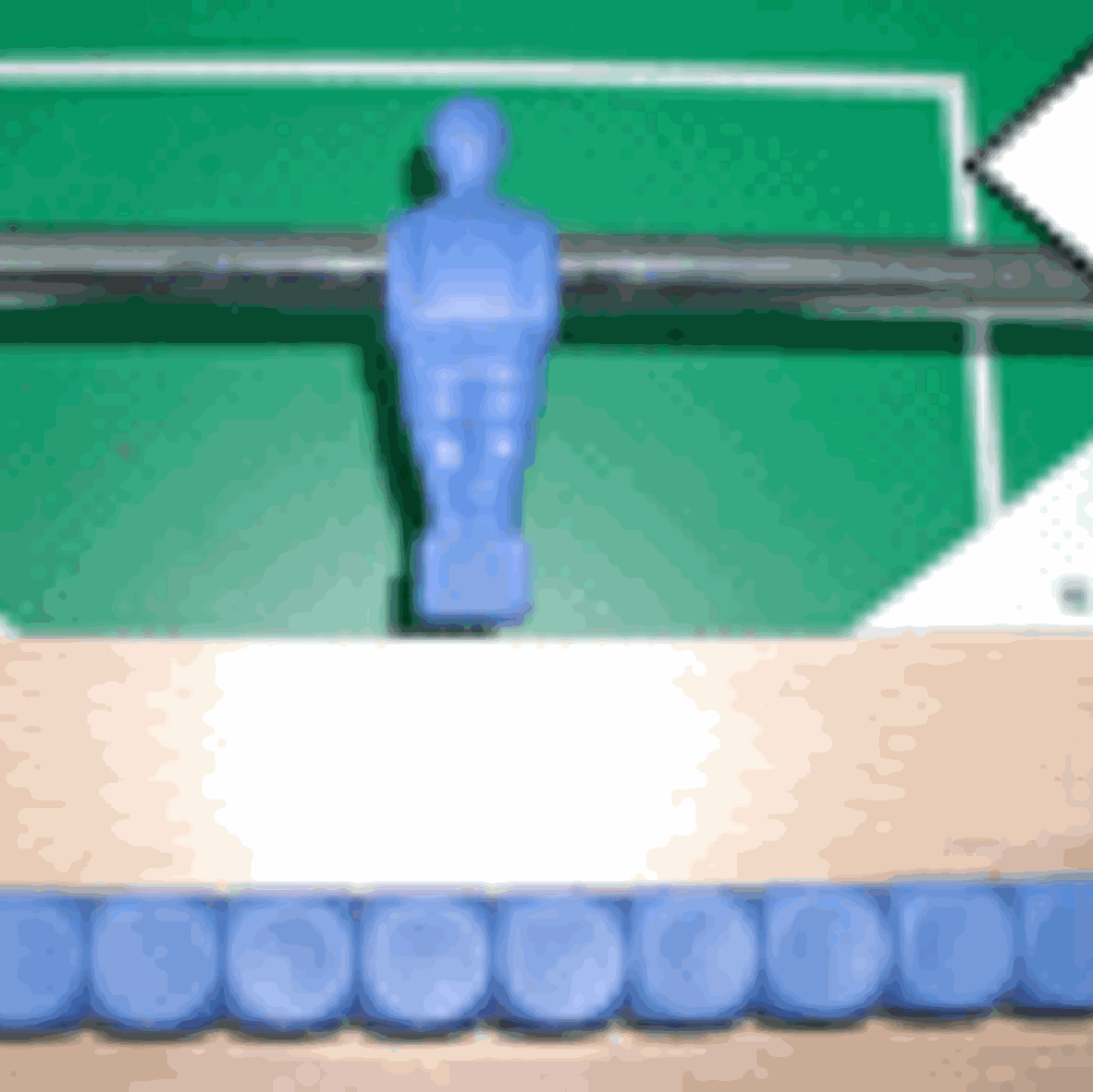 Fully rotating (360 degrees) goalkeeper